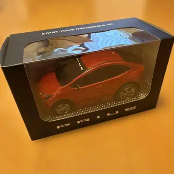 도요타 프리우스 미니카 빨간색