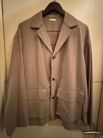 베이지 버튼 셔츠