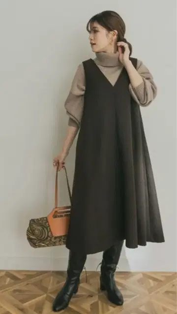 새상품급 어반 리서치 헤링본 점퍼 살로펫 스커트