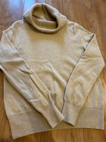 UNIQLO 베이지 터틀넥 스웨터 캐시미어 100