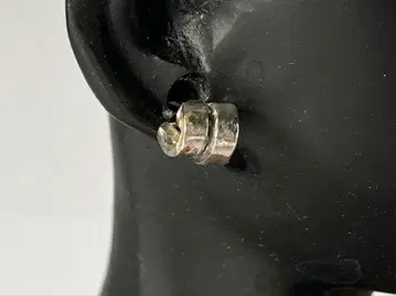 심플 실버 스터드 귀걸이