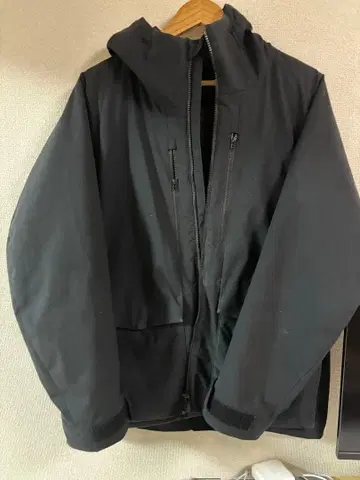 방수 후드 부착 블랙 자켓