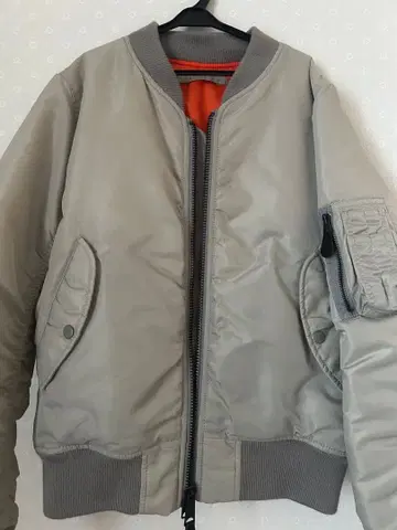 AVIREX 그레이 MA-1 자켓