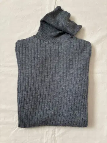 드로어 그레이 리브 터틀넥 니트 새상품급