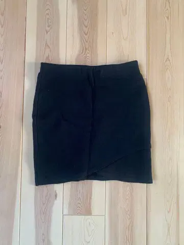 Aritzia / Sunday Best 블랙 타이트 스커트