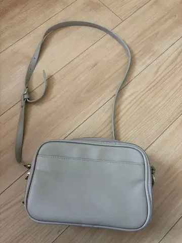 라이트 그레이 숄더백