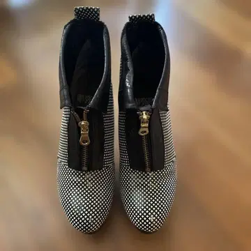 큐빅 디자인 하이힐 부츠