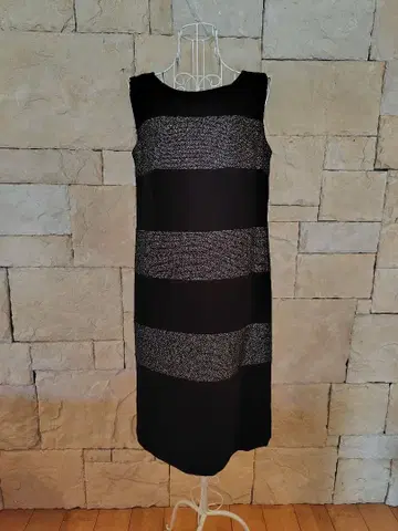 새상품급 일본제 슬리브리스 블랙과 실버 스트라이프 원피스