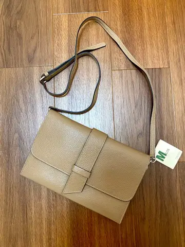 베이지 가죽 플랩 숄더백 클러치백 소가죽 이탈리아제