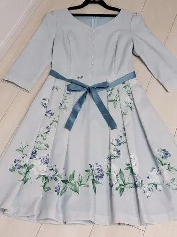 데뷔 피오레 원피스 블루 꽃무늬