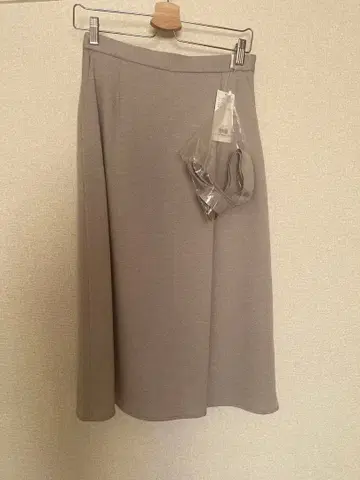 라이트 그레이 미디 스커트 벨트 포함
