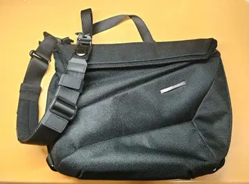 NIID radiant hybrid sling bag 니드 슬링 백