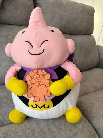 드래곤볼 Z 앉아있는 마인 부우