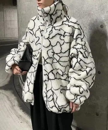 AIC. 라인 아트 보아 오버 사이즈 블루종