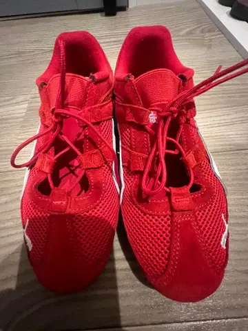 Puma 레드 메쉬 스니커즈