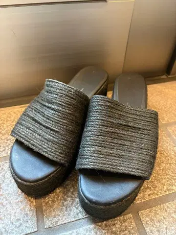 GALLERIE 블랙 플랫폼 샌들 36