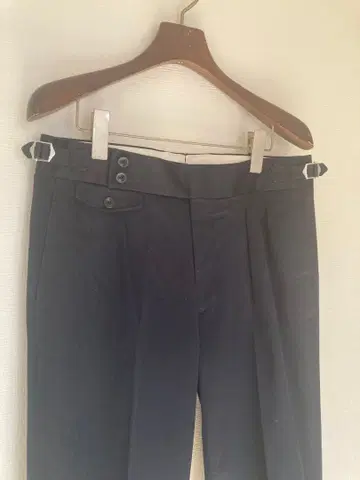 MORLES 모아레스 투 턱 치노 팬츠 BEAMS 감수 네이비 무지 L