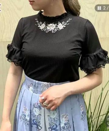 axes femme 장미 자수 리브 상의 블랙