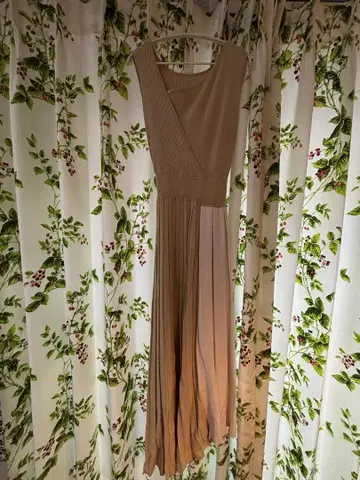 FRAY I.D 베이지 슬리브리스 원피스