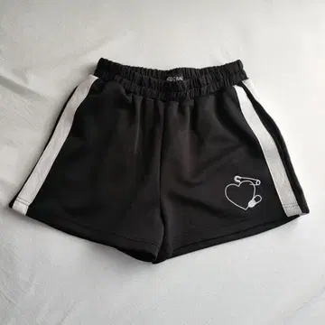 ACDC RAG 하트 자수 블랙 숏팬츠