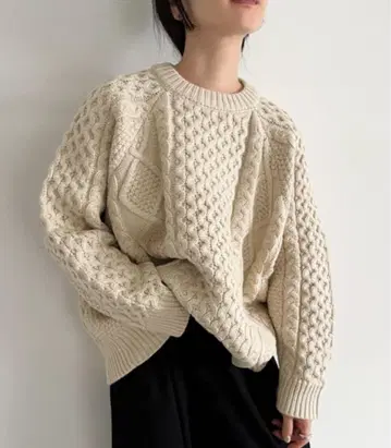 아이보리 케이블 니트 긴팔 스웨터