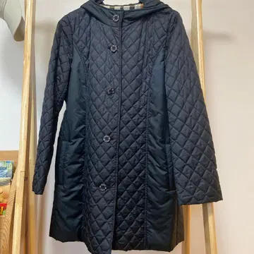 새상품급 DAKS 블랙 퀼팅 자켓