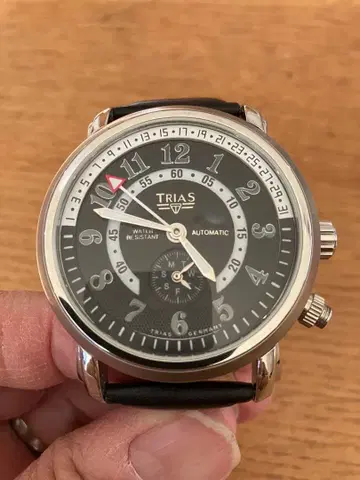 TRIAS 블랙 다이얼 시계 독일