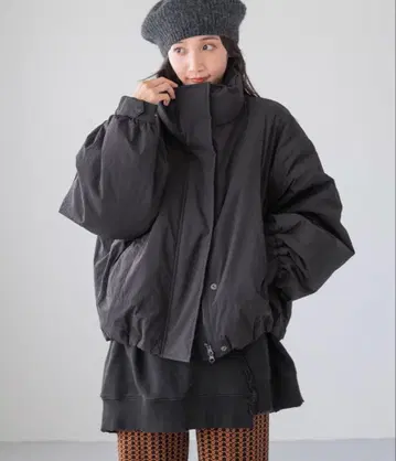 미사용 새상품 LOWRYSFARM 몬스터 숏코트 블랙