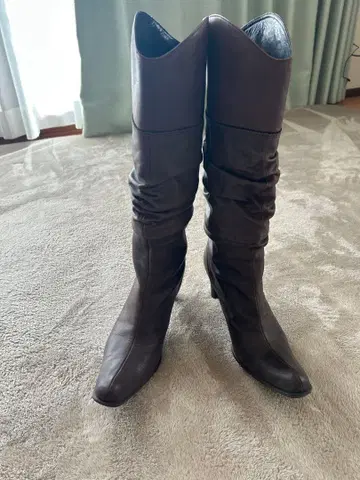 다크 브라운 루즈핏 롱 부츠
