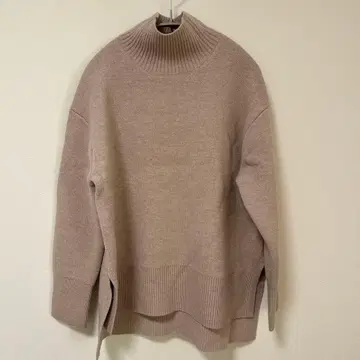 플라스테 베이지 터틀넥 오버 사이즈 스웨터