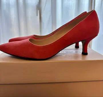 Clarks 핑크 스틸레토 펌프스 중간 힐