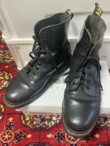 닥터마틴 블랙 하이컷 부츠