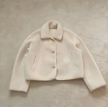 8seconds 한국 펄 버튼 화이트 퍼 자켓