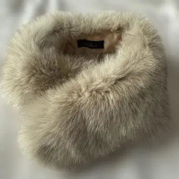 NOJESS 베이지 퍼 라운드 머플러