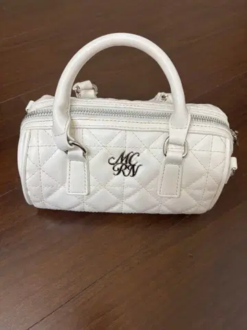 미셸 마카롱 michellMacaron 퀼팅 미니 보스턴 화이트