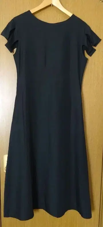 Y's 블랙 플레어 슬리브 A라인 원피스