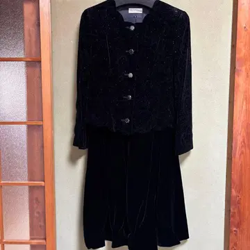 Dm' Chateau 블랙 벨벳 자켓
