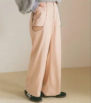 사이드 컷 아웃 슬랙스 팬츠