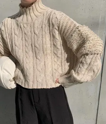 아이보리 케이블 니트 하이넥