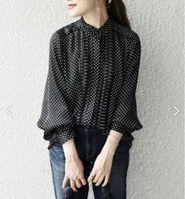 도트 무늬 벌룬 슬리브 셔츠