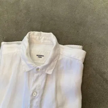 UNIVERSAL TISSU 화이트 린넨 오버 사이즈 긴팔 셔츠
