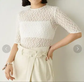 화이트 긴팔 상의 사이즈 F