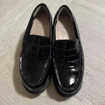 fitfit 핏핏 에나멜 통굽 로퍼 24.0cm