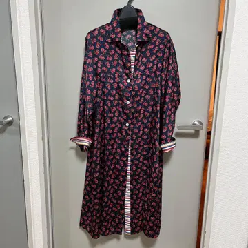 [ 새상품급 ] 유키코 하나이 꽃무늬 네이비 셔츠 원피스