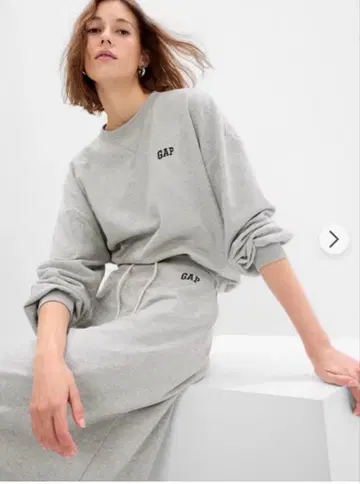 GAP 미니 로고 맨투맨 트레이닝복, 맥시 스커트 라이트 그레이