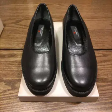 블랙 가죽 펌프스