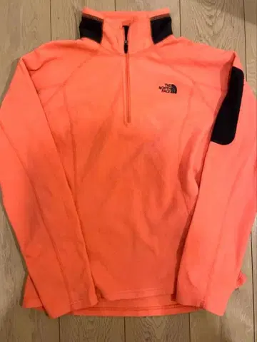 THE NORTH FACE 오렌지 하프 지퍼 로고 자수 M