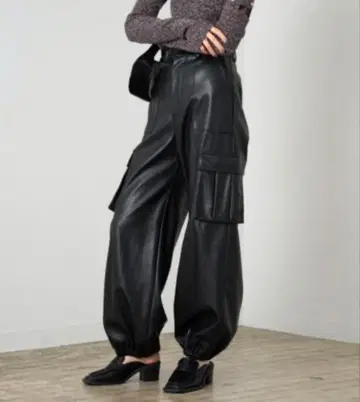 Ray BEAMS 인조 가죽 카고 팬츠 BLACK