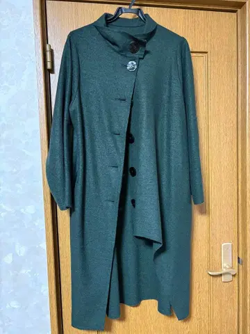 무지야 다크 그린 버튼 달린 롱 코트