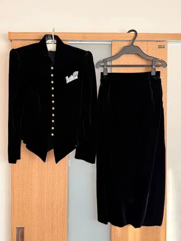 블랙 벨벳 셋업 벨로아 소재